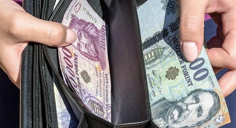 Az átlagkeresetből kimaxolhatók a hazai személyi kölcsönök