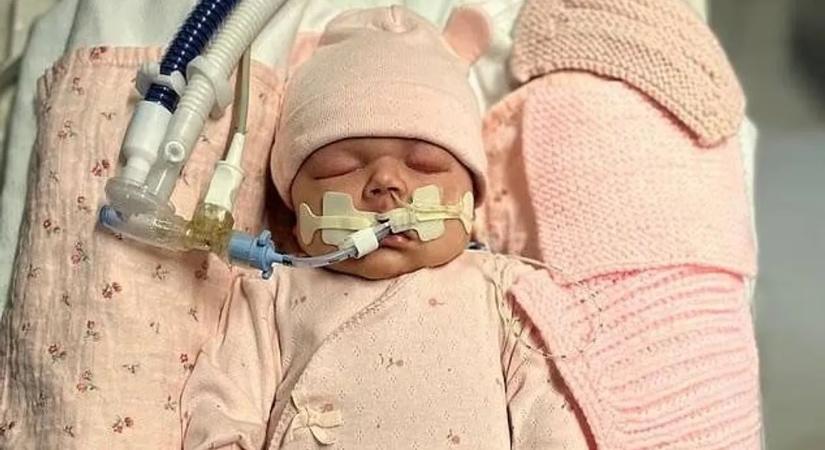 "Nem ismerhetjük meg a mosolyát, a nevetését" - meghalt egy újszülött kislány, mert túlterheltek voltak a bábák