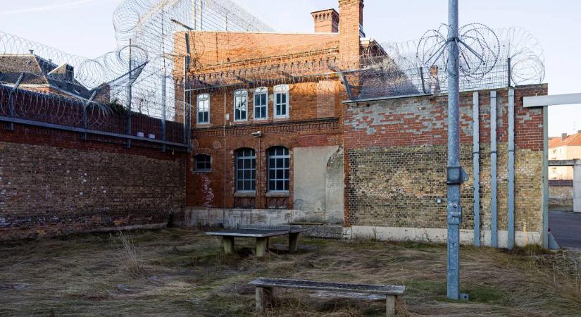 Cellák, rácsok, titkok: eladó egy teljes börtön Európa közepén – galéria