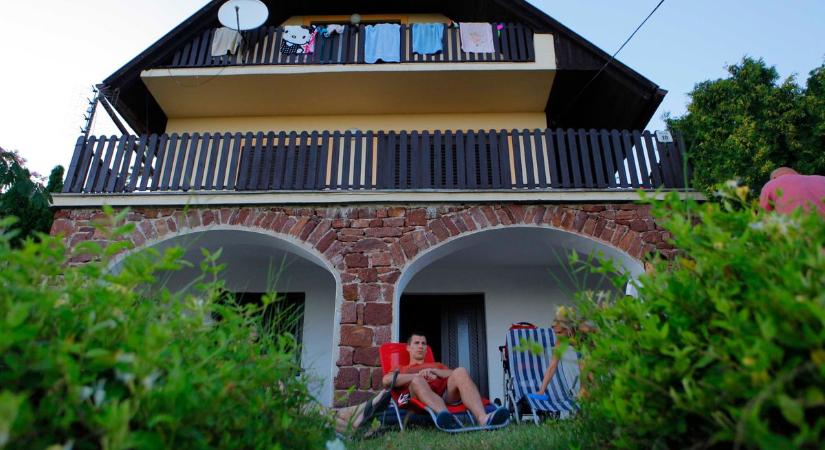 Ennyiért vehetünk ma nyaralót a legismertebb tópartokon – a Balaton továbbra is a legdrágább