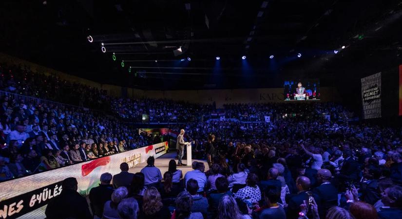 "Sokan vagyunk, erősek vagyunk, győzni fogunk!": Ilyen volt a kaposvári Háborúellenes Gyűlés - galéria