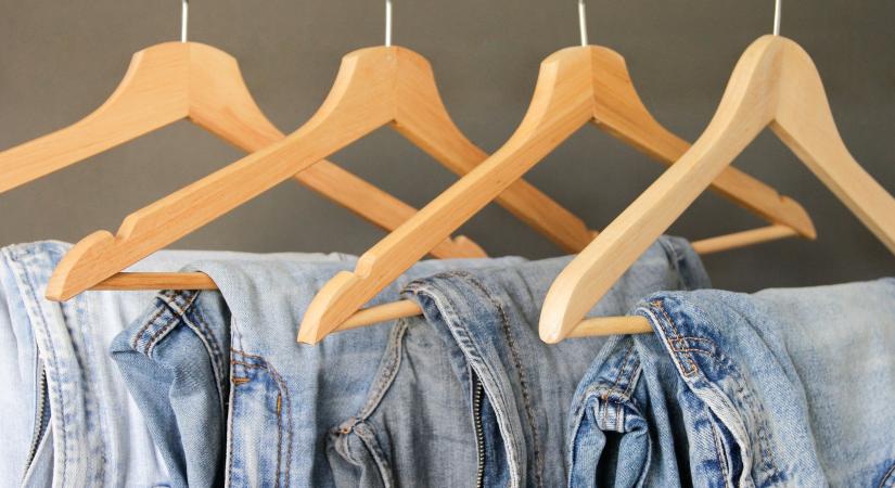 A ruhatár, ami tehermentesít: mit üzen a monoton öltözködés?