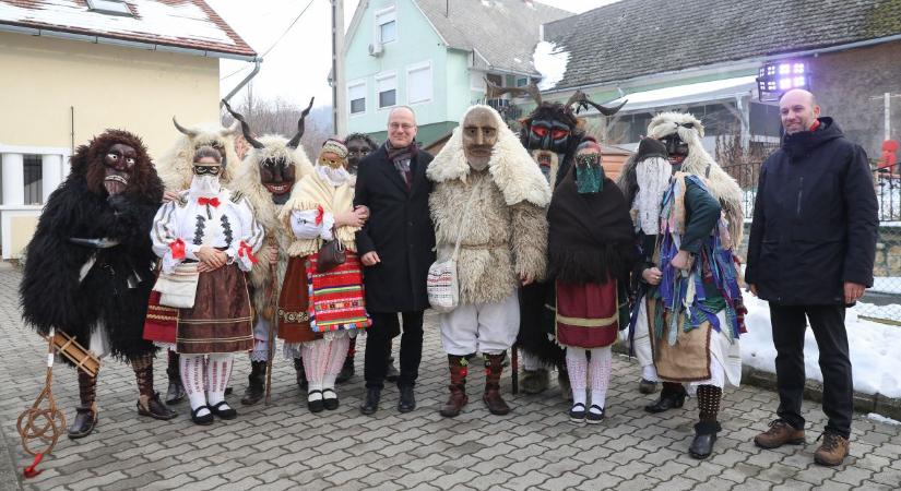 Télbúcsúztató busókkal és borfőző versennyel (galéria  videó)