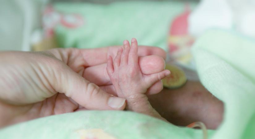 Pelenkázóban hagyott baba: „Ha ezt csak annyival zárjuk le, hogy „szörnyeteg anya”, akkor legközelebb is megtörténik”