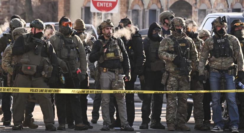 Szövetségi ügynökök lőttek agyon egy embert Minneapolisban, tüntetők rohamozták meg a helyszínt