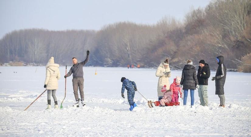 Életveszélyes már a jégre menni – ma majdnem tragédia történt egy kisfiúval