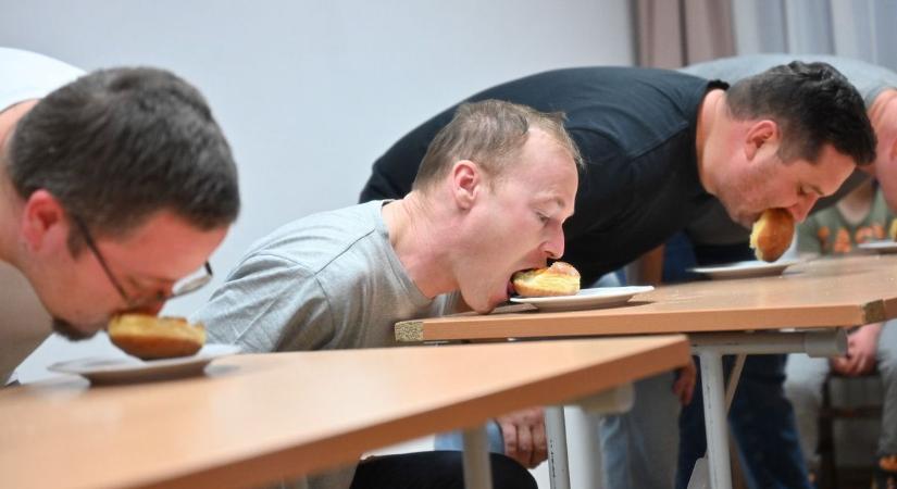 Aki nyelt, az nyert – Fantasztikus hangulatban zajlott a fánkevő verseny Győrságon – videó, fotók