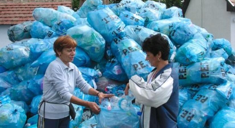 Házhoz jön a visszaváltás, naponta 16 500 palackot gyűjtenek be a futárok