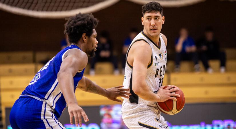 A harmadik negyed döntött a DEAC férfi kosarasainak meccsén