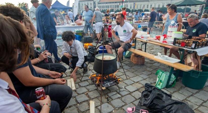 A legjobbaktól tanulhatnak halfőzést a fiatalok: 2026-ban is folytatódik a hagyományápolás Baján