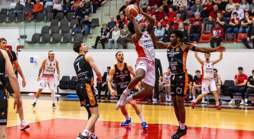 Parázs meccsen maradt alul az OSE Lions a Pécs ellen