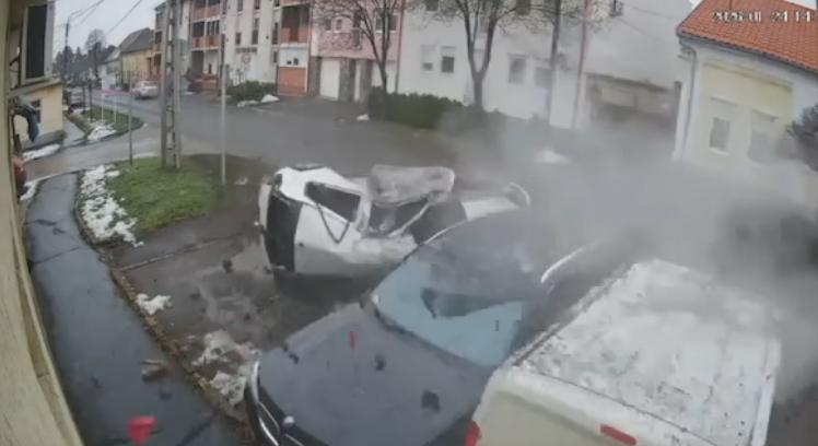Gyöngyösön egészen elképesztő balesetet rögzített egy kamera