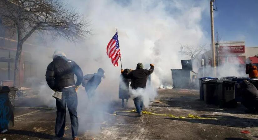 Új videón a minneapolisi férfi lelövése