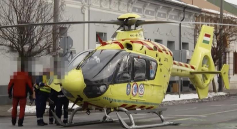 Mentőhelikoptert küldtek a kisfiúhoz, aki már jól van, de a gépet darabokban vitték el a helyszínről