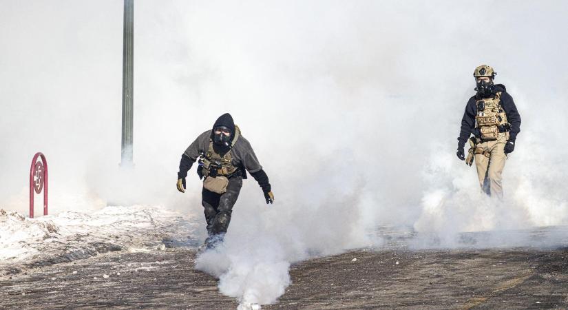 Megint agyonlőttek egy embert az amerikai bevándorlási hatóság emberei, Minneapolisban újra elszabadultak az indulatok