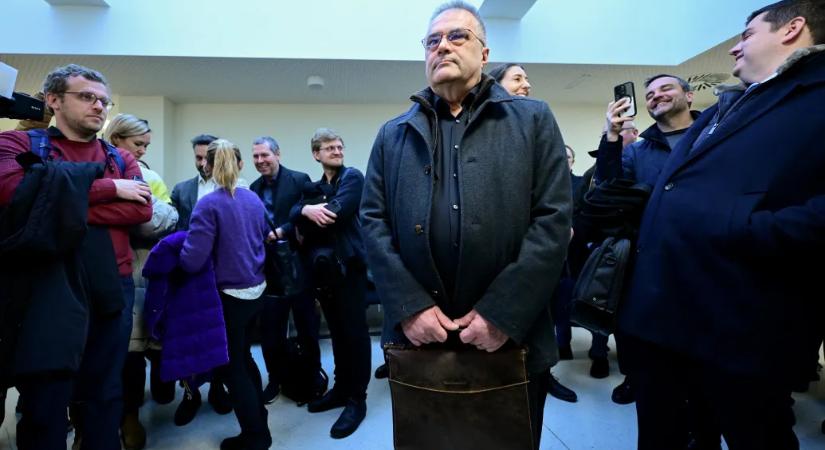 Egy érzelmes hírszerző, Dunába pottyant telefonok és egy bedöntött fintechcég igazgatója is előkerült a nagy bécsi kémperben