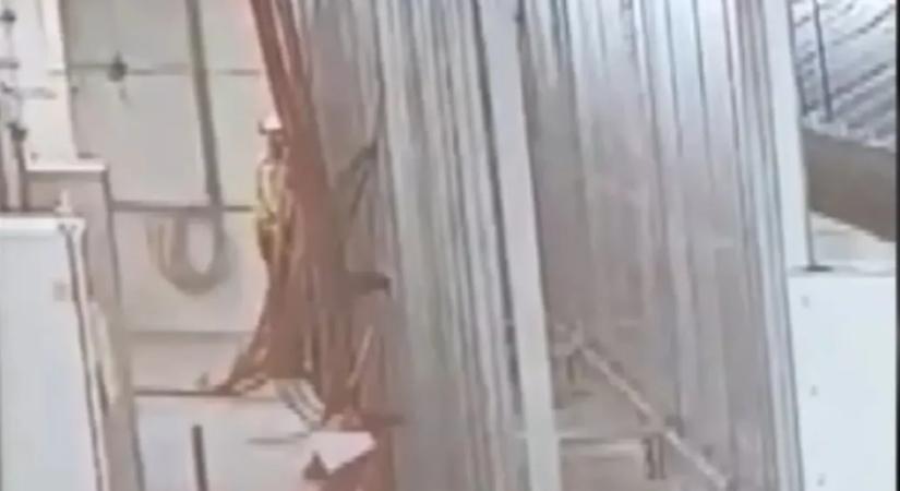 6900 volt rázta meg a gödi Samsung-gyár villanyszerelőjét, a vádlott művezető felszívódott