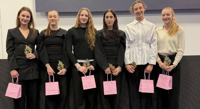 Az együttes kéziszercsapat nyerte meg az év legjobb ritmikus gimnasztikázója díjat