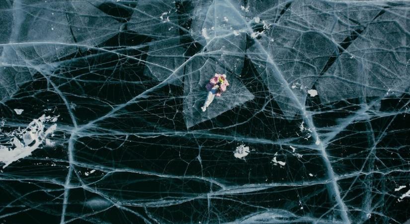 Egy 5 éves kislány és nagyapja életét vesztette – beszakadt alattuk a jég