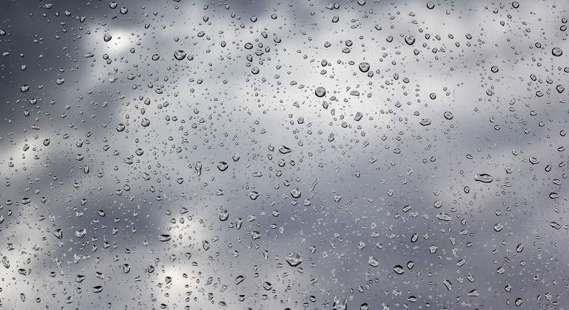 Borongós, csapadékos időt hoz a hét utolsó napja