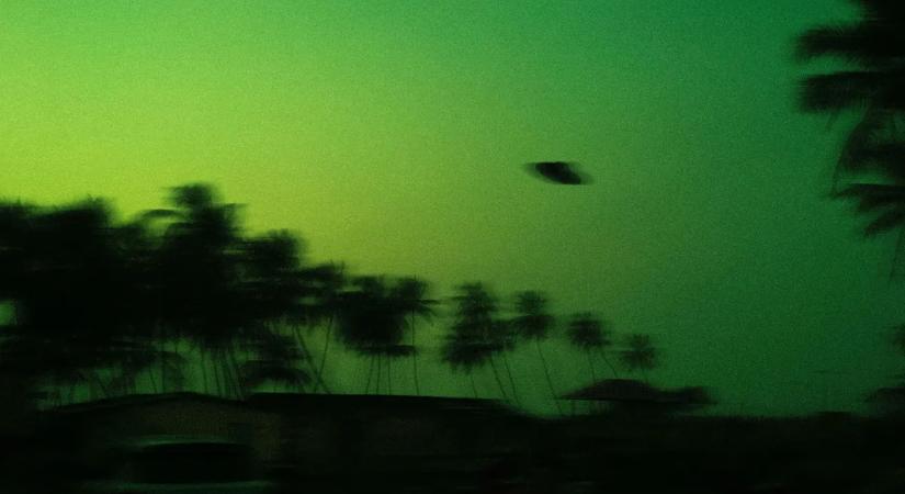 Újabb ufó észlelés az 51-es körzet felett: háromszög alakú repülő tárgy jelent meg hajnalban az égen