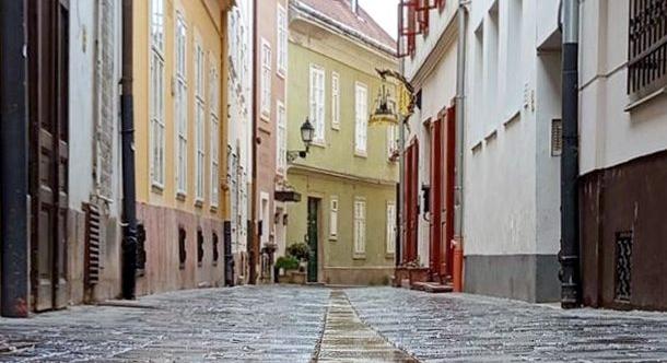 Szürke időjárás határozza meg a vasárnapot