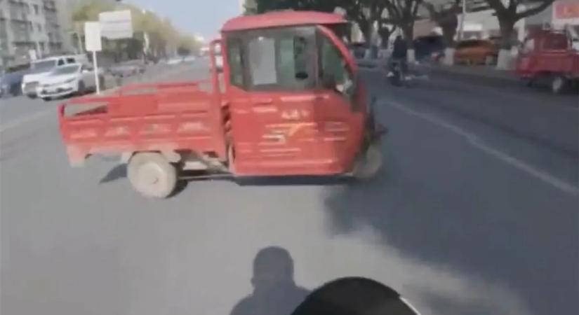 Kegyetlen leckét kapott az élettől a száguldozó motoros