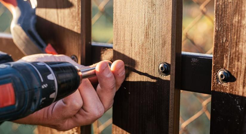 Nem építhet bármilyen kerítést, ezekért a hibákért büntetnek Szolnokon