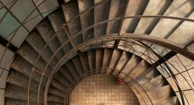 Magára hagyott funkcionalista elegancia a Hungária körúton