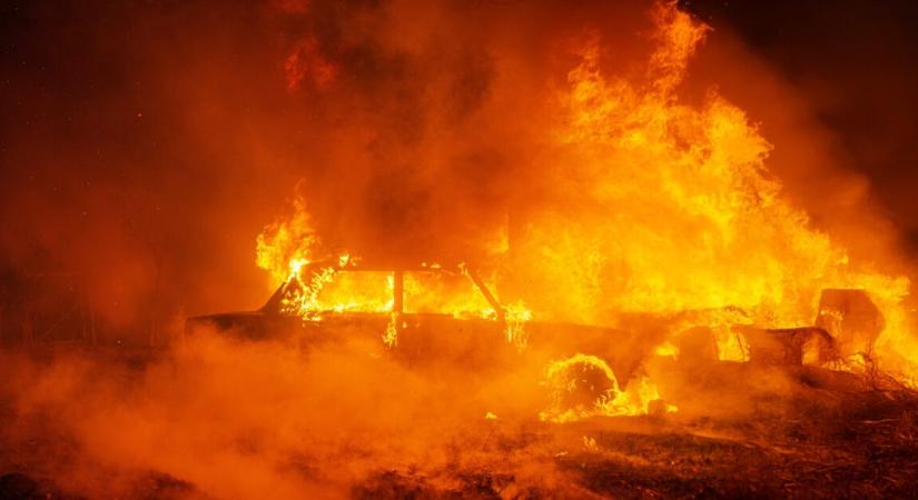 Lángokba borult autóban rekedt egy 9 hónapos baba – hisztérikus állapotba került az anya