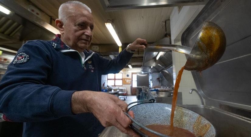 Baján már 25 ezer forintért tanítják, mikor jön a szegedi halászléfőző tanfolyam? – videóval