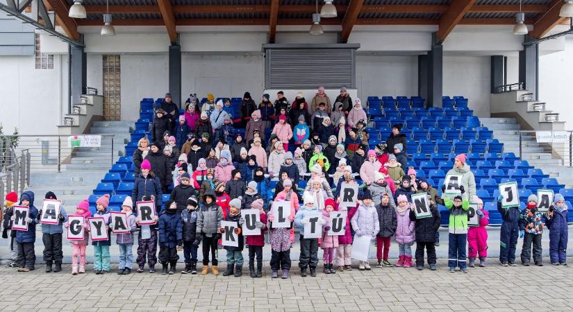 Kultúra napi flashmob - Látványos videót mutatunk az akcióról
