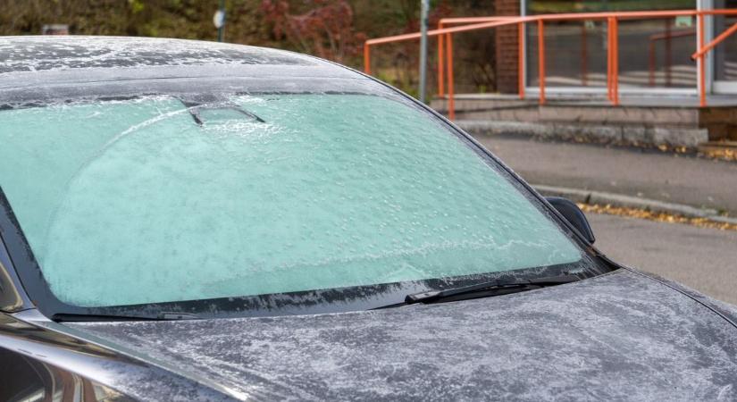 Soha ne tedd ezt a befagyott szélvédővel!
