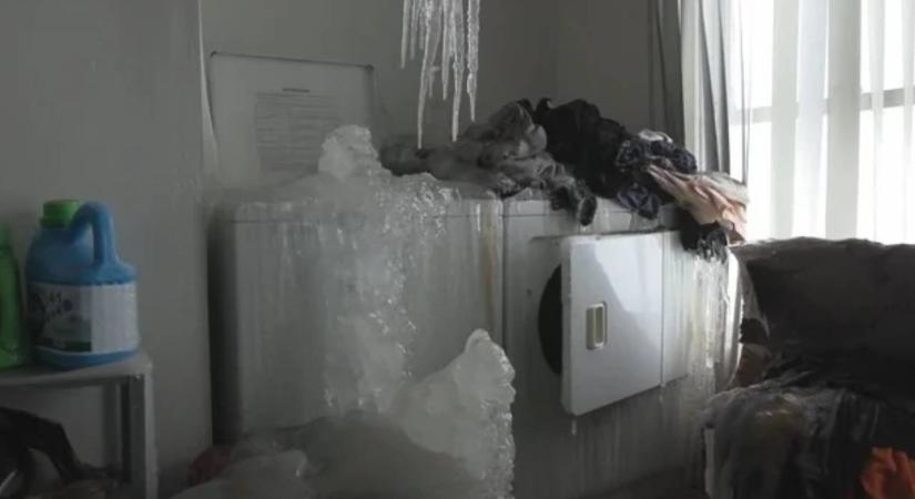 Nyaralni ment a bérlő, spórolásból lekapcsolta otthon a fűtést – A lakás szabályos jégkastéllyá változott