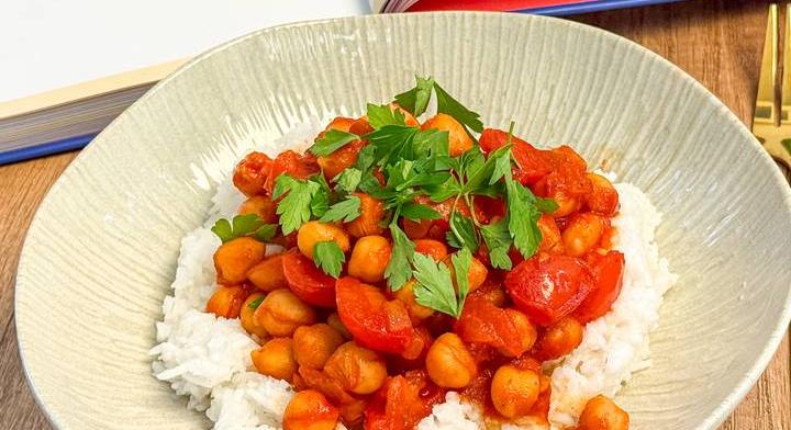 Fűszeres csicseriborsó-pörkölt: sűrű egytálétel hús nélkül