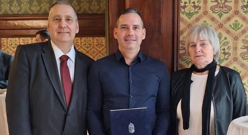 Megvan a megbízólevél: tovább dolgozik a vármegye civil közössége