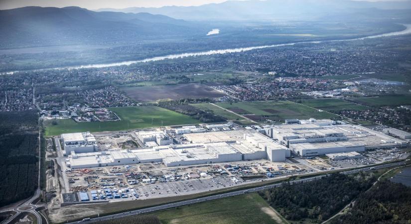 Elfogatóparancsot adtak ki a gödi Samsung-gyárban megégett villanyszerelő miatt megvádolt művezető ellen