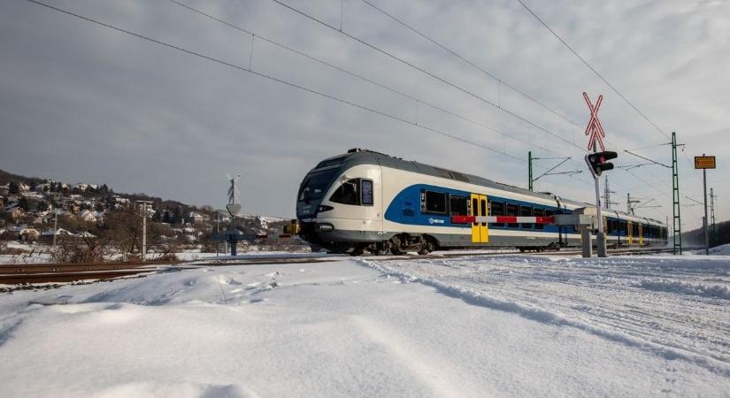 Pótlóbuszok szállítják a Fejérben közlekedőket ezen a vasútvonalon