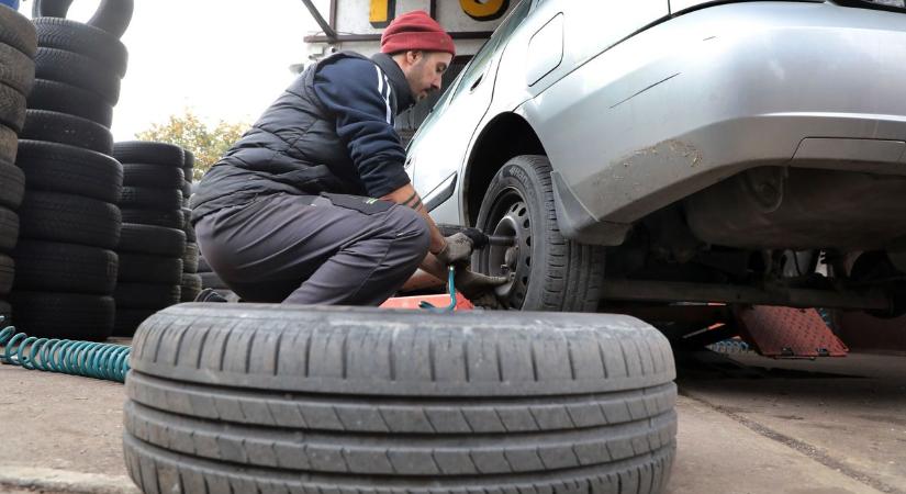 Betiltották a téli gumi ezt a fajtáját, súlyos büntetés jár érte