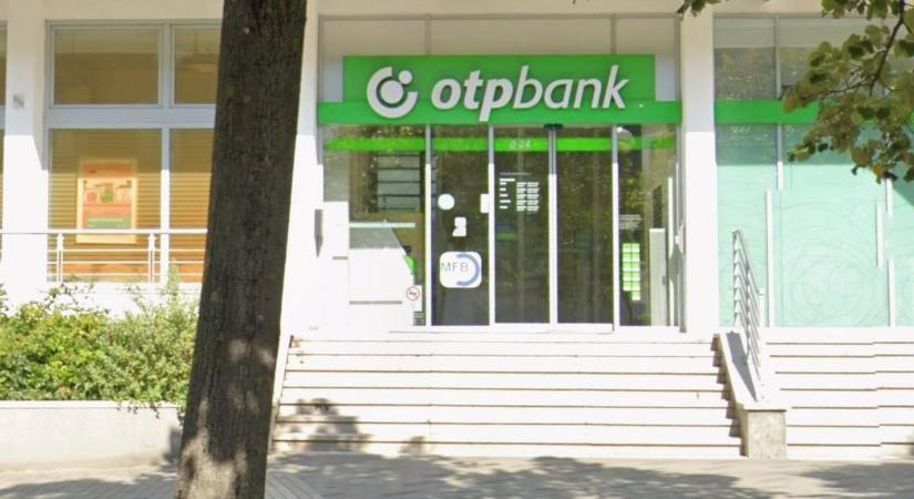 A fél város dühöng: valaki az automatánál könnyített magán a veszprémi OTP-ben