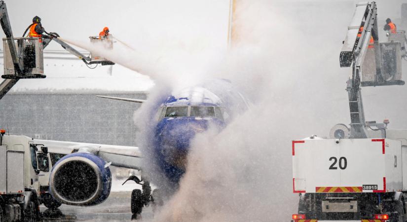 Történelmi hóvihar tombol az Egyesült Államokban, több mint százezren maradtak áram nélkül