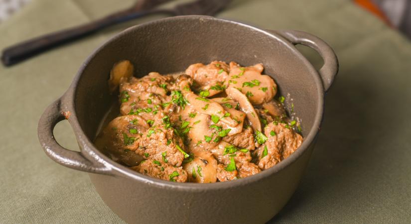 Tejszínes szürkemarharagu gombával