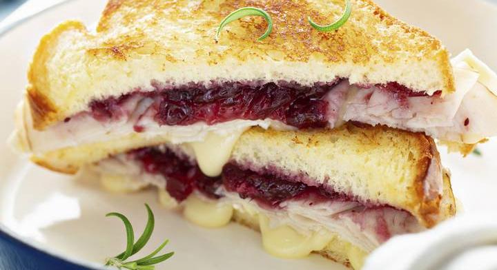 Ropogós, pulykás panini: isteni szószt is mutatunk hozzá