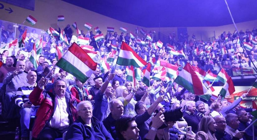 Hazatért a somogyi véleményvezér: érzelmes pillanatok a kaposvári fórumon