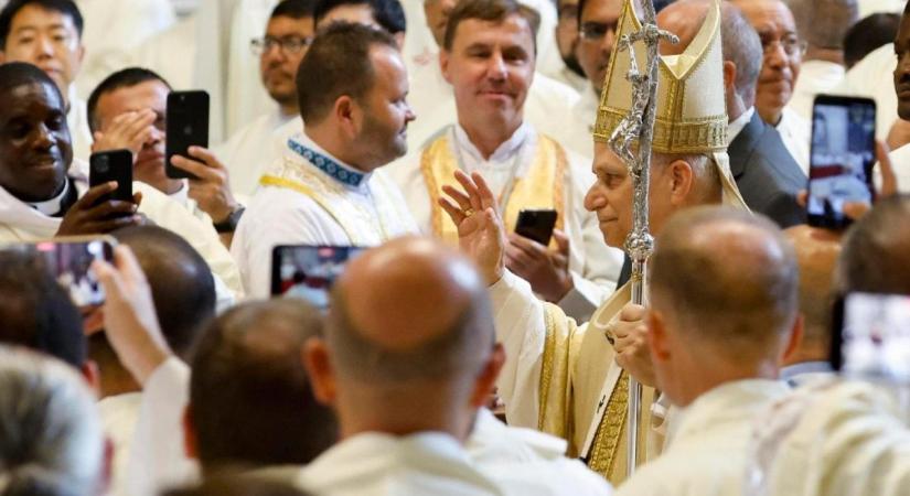 XIV. Leó találkozik a római papsággal és meglátogat öt plébániát