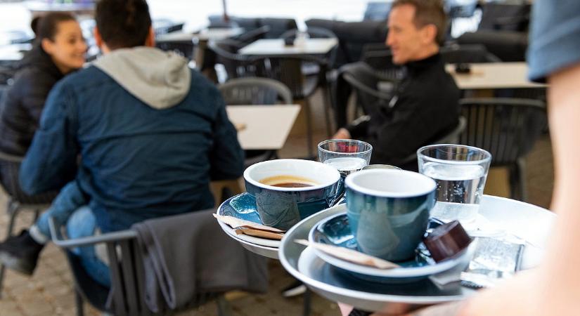 Nyárig jön az új éttermi törvény: áfacsökkentés után a bürokrácia sem szorít tovább