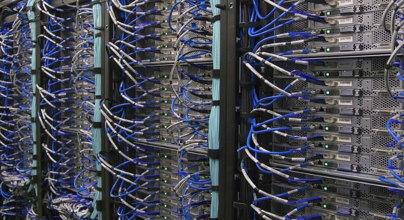 Szuperszámítógép vásárlására 42,5 millió eurós kölcsönt ad Franciaország