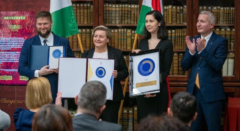 Rangos szakmai elismerést kapott a bonyhádi könyvtár (fotókkal)