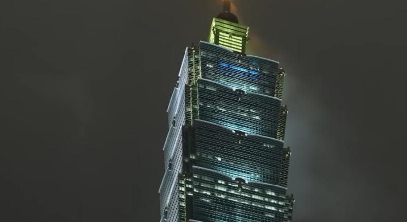 „Ha leesel, meghalsz” – az apa, aki kötél nélkül mászott meg egy felhőkarcolót