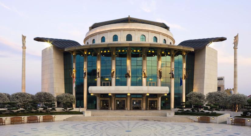 Jogi lépéseket helyezett kilátásba a Nemzeti Színház – A Magyar Hang válaszokat vár